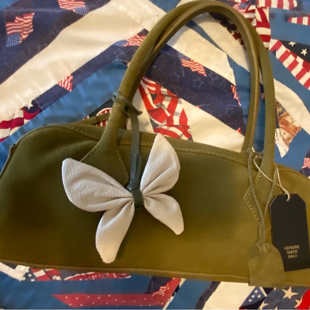 Elegant Olive Shoulder Bag with Bow Accent